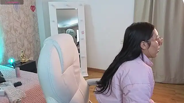 Snapshot of amy_fox2 chatting on 03.12.26 amy fox2 online show from 03.12.26