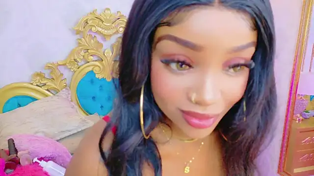 Snapshot of SalomeRestrepo chatting on 12.04.25 SalomeRestrepo online show from 12.04.25