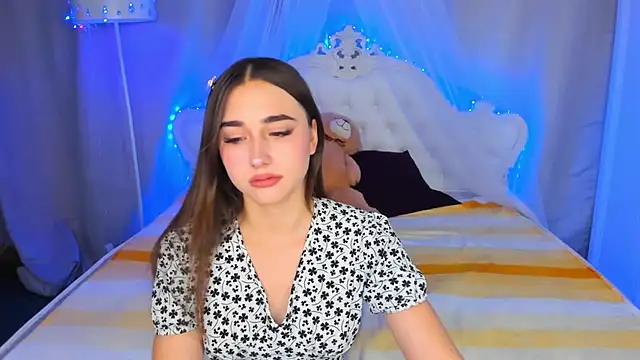 Snapshot of EvaLil chatting on 12.04.24 EvaLil online show from 12.04.24
