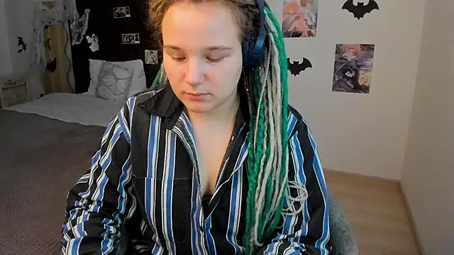 Snapshot of GloriaHylivi chatting on 12.07.24 GloriaHylivi online show from 12.07.24