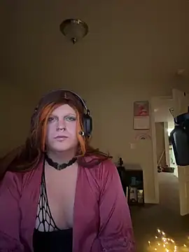 Snapshot of EmberLee chatting on 02.28.25 EmberLee online show from 02.28.25