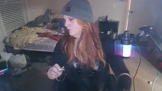 Snapshot of EmberLee chatting on 03.22.25 EmberLee online show from 03.22.25