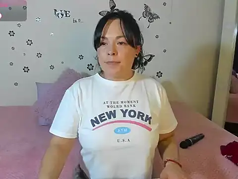 Snapshot of MIA_BIANCCO chatting on 01.27.25 MIA BIANCCO online show from 01.27.25