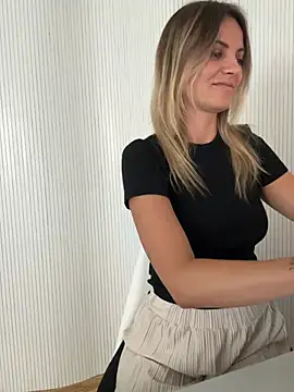 Snapshot of Milla__one chatting on 07.15.26 Milla one online show from 07.15.26
