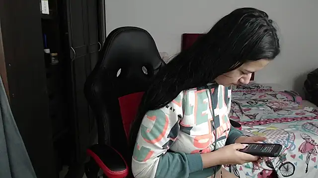 Snapshot of kayla_k18 chatting on 02.01.25 kayla k18 online show from 02.01.25