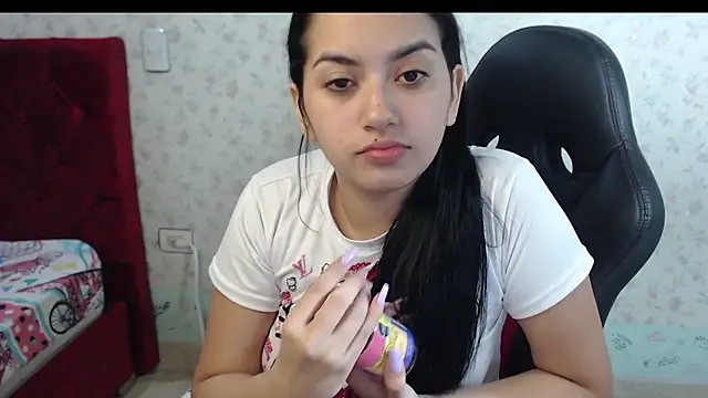 Snapshot of kayla_k18 chatting on 10.08.25 kayla k18 online show from 10.08.25