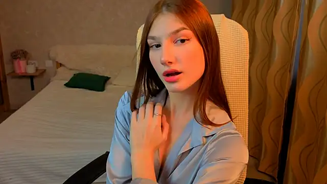 Snapshot of AnaHoney chatting on 11.09.25 AnaHoney online show from 11.09.25