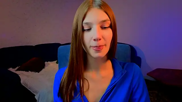 Snapshot of AnaHoney chatting on 12.22.25 AnaHoney online show from 12.22.25