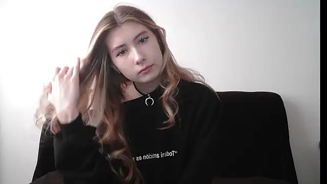 ErikaShyy online show from 11.06.25