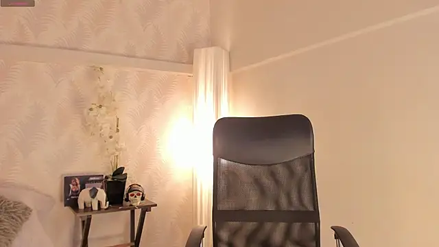 Snapshot of CyntiaAdams chatting on 02.12.25 CyntiaAdams online show from 02.12.25