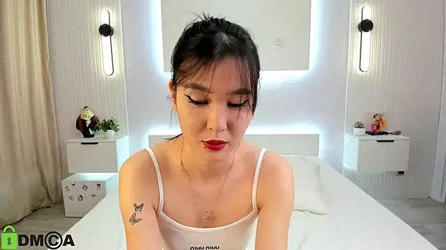 Snapshot of Lola_Peach chatting on 02.08.25 Lola Peach online show from 02.08.25