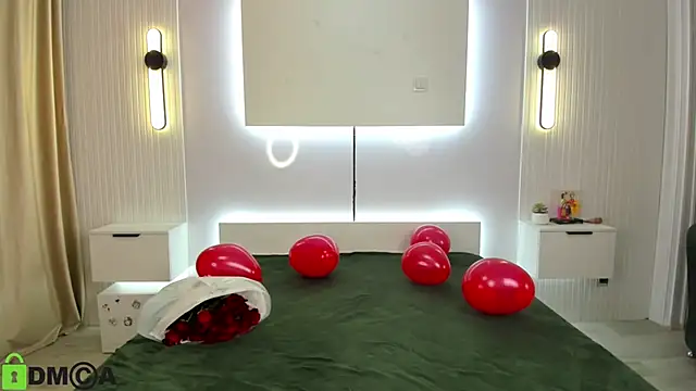 Snapshot of Lola_Peach chatting on 02.14.25 Lola Peach online show from 02.14.25