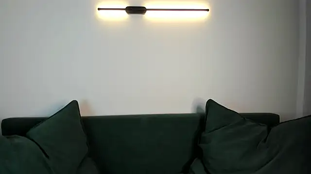 Snapshot of Lola_Peach chatting on 09.20.25 Lola Peach online show from 09.20.25