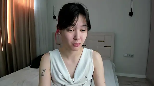 Lola Peach online show from 07.05.26