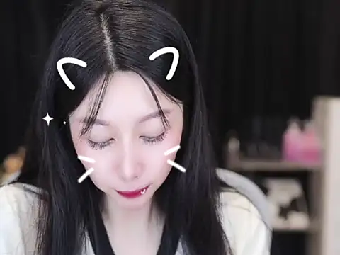 Nuyoah-77 online show from 10.17.25