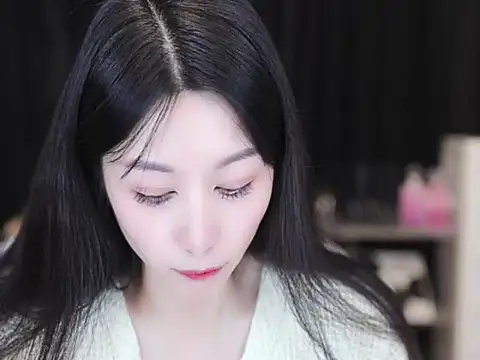 Nuyoah-77 online show from 10.19.25