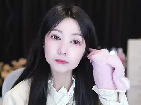 Nuyoah-77 online show from 12.20.25