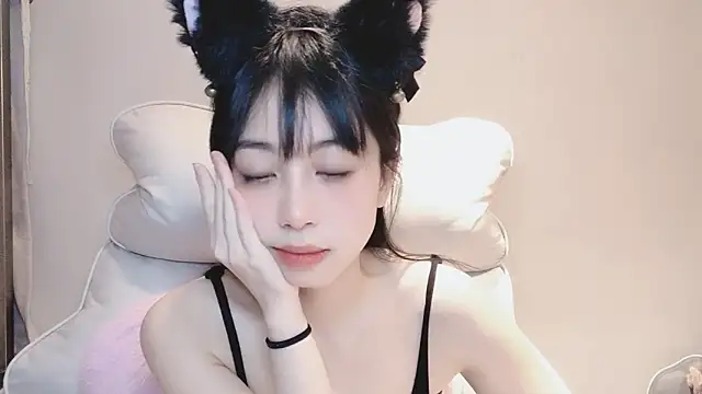 Snapshot of -Hottie chatting on 12.14.24 -Hottie online show from 12.14.24