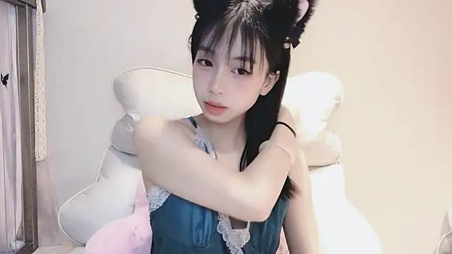 Snapshot of -Hottie chatting on 12.21.24 -Hottie online show from 12.21.24