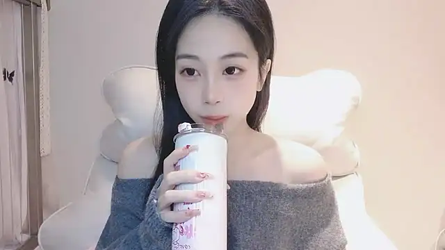 Snapshot of -Hottie chatting on 12.22.24 -Hottie online show from 12.22.24