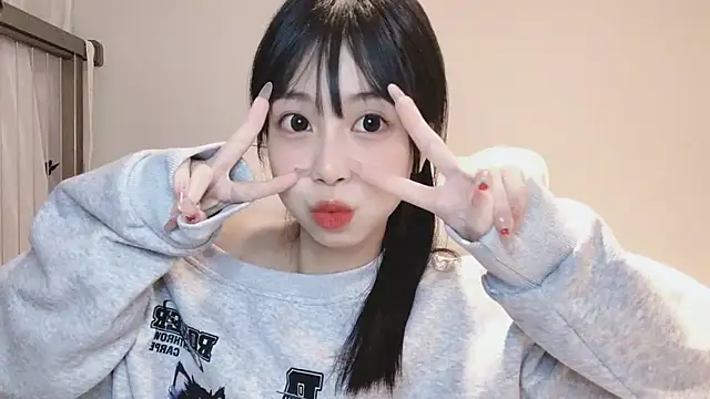 Snapshot of -Hottie chatting on 01.04.25 -Hottie online show from 01.04.25