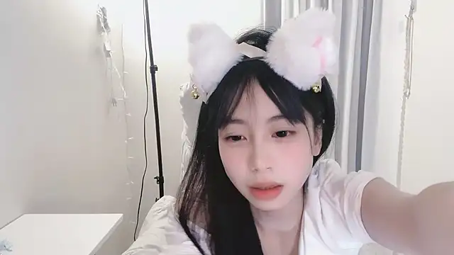 Snapshot of -Hottie chatting on 02.26.25 -Hottie online show from 02.26.25