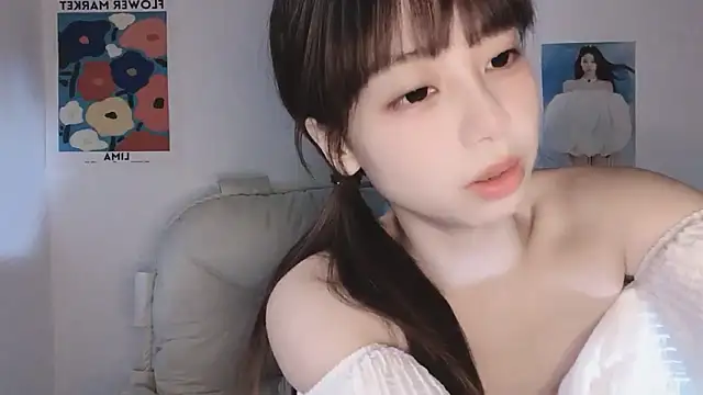 Snapshot of -Hottie chatting on 09.23.25 -Hottie online show from 09.23.25