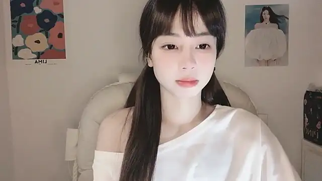 Snapshot of -Hottie chatting on 09.30.25 -Hottie online show from 09.30.25