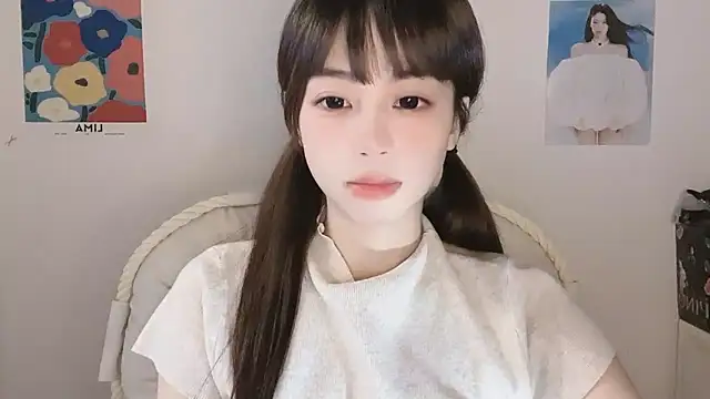 Snapshot of -Hottie chatting on 10.21.25 -Hottie online show from 10.21.25