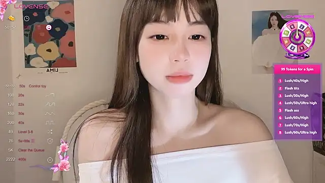 Snapshot of -Hottie chatting on 10.30.25 -Hottie online show from 10.30.25