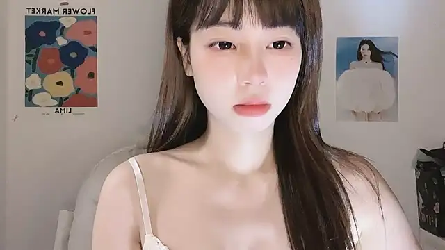 Snapshot of -Hottie chatting on 11.05.25 -Hottie online show from 11.05.25