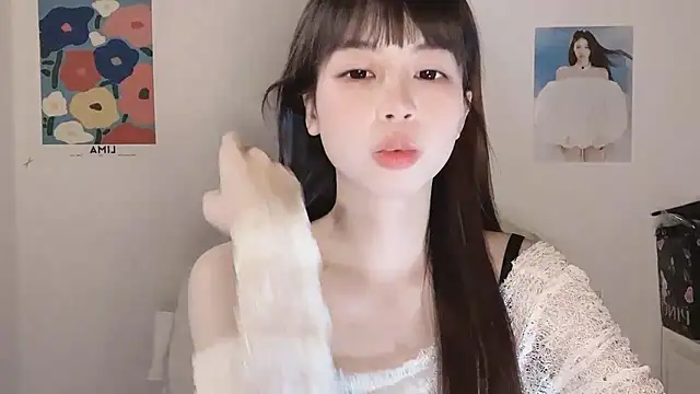 Snapshot of -Hottie chatting on 11.10.25 -Hottie online show from 11.10.25