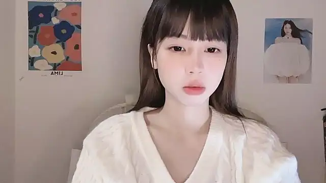 Snapshot of -Hottie chatting on 11.13.25 -Hottie online show from 11.13.25