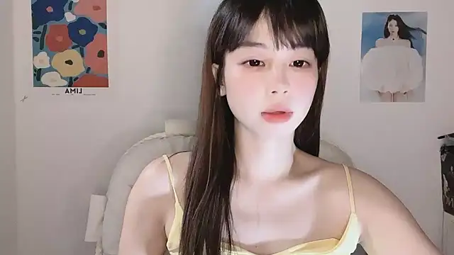 Snapshot of -Hottie chatting on 11.14.25 -Hottie online show from 11.14.25