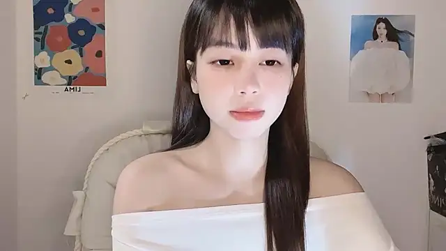 Snapshot of -Hottie chatting on 11.15.25 -Hottie online show from 11.15.25