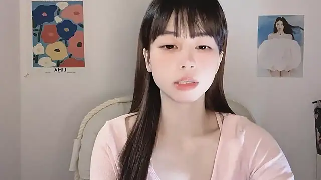 Snapshot of -Hottie chatting on 11.16.25 -Hottie online show from 11.16.25