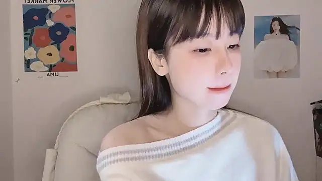 Snapshot of -Hottie chatting on 11.18.25 -Hottie online show from 11.18.25