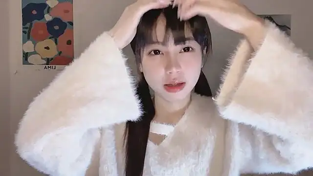 Snapshot of -Hottie chatting on 11.19.25 -Hottie online show from 11.19.25