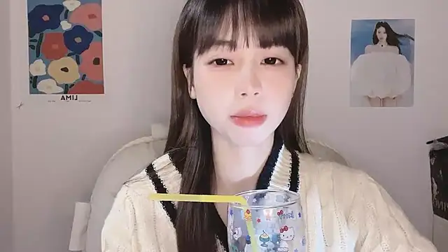 Snapshot of -Hottie chatting on 11.20.25 -Hottie online show from 11.20.25