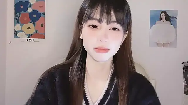 Snapshot of -Hottie chatting on 11.23.25 -Hottie online show from 11.23.25