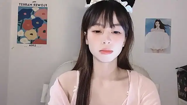 Snapshot of -Hottie chatting on 11.26.25 -Hottie online show from 11.26.25