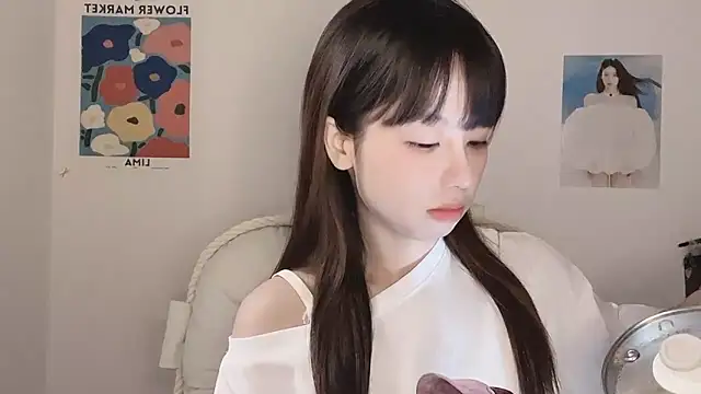 Snapshot of -Hottie chatting on 11.27.25 -Hottie online show from 11.27.25