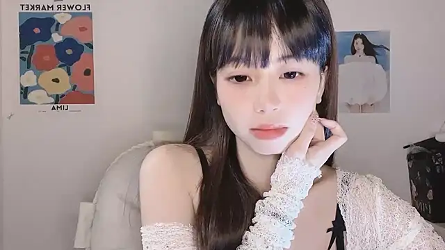 Snapshot of -Hottie chatting on 11.28.25 -Hottie online show from 11.28.25