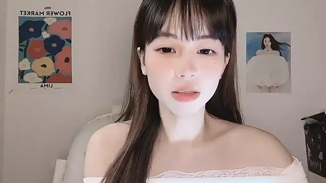 Snapshot of -Hottie chatting on 11.30.25 -Hottie online show from 11.30.25