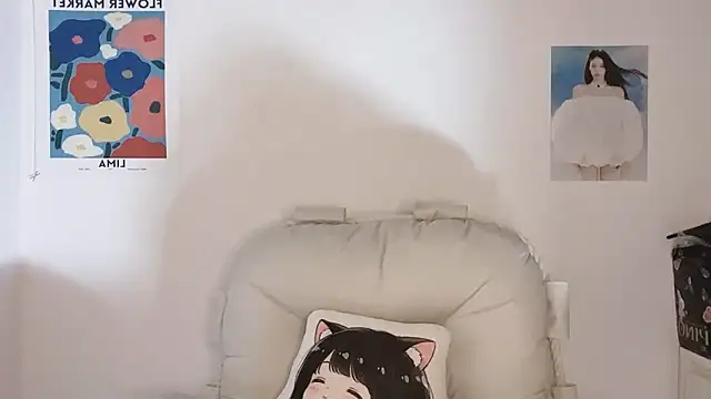 Snapshot of -Hottie chatting on 12.01.25 -Hottie online show from 12.01.25