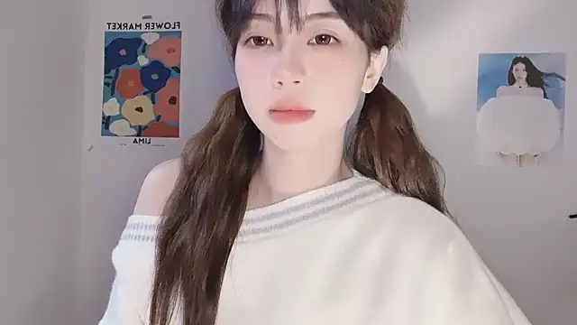 Snapshot of -Hottie chatting on 12.13.25 -Hottie online show from 12.13.25