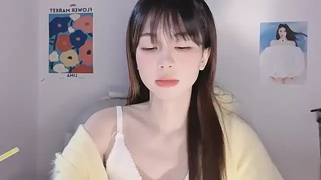 Snapshot of -Hottie chatting on 12.15.25 -Hottie online show from 12.15.25