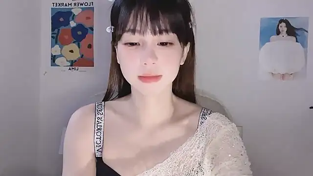 Snapshot of -Hottie chatting on 12.19.25 -Hottie online show from 12.19.25