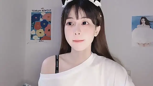 Snapshot of -Hottie chatting on 12.22.25 -Hottie online show from 12.22.25