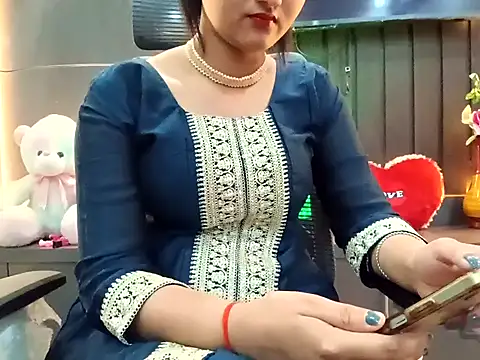 Snapshot of GoldnessAishu chatting on 03.19.25 GoldnessAishu online show from 03.19.25